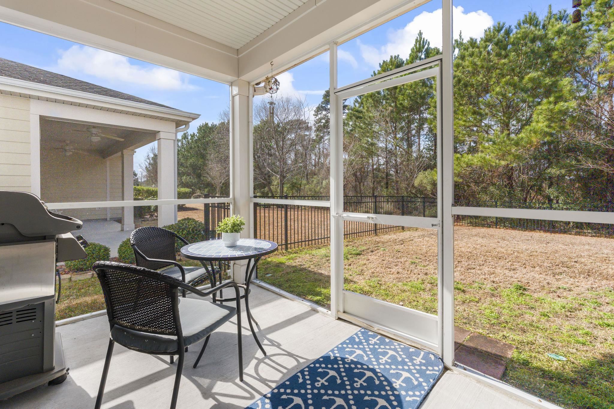 2015 Oxford Street Myrtle Beach, SC 29577 - Photo 32 of 40 View of sunroom / solarium