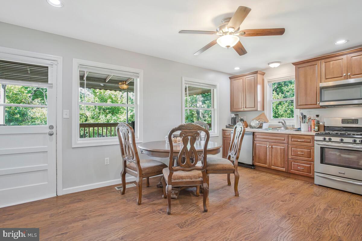 712 Seawall Road Baltimore, MD 21221 - Photo 10 of 36 Table Space Kitchen