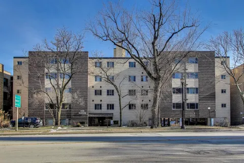 $165,000 | 835 Ridge Avenue, Unit 205, Evanston, IL 60202