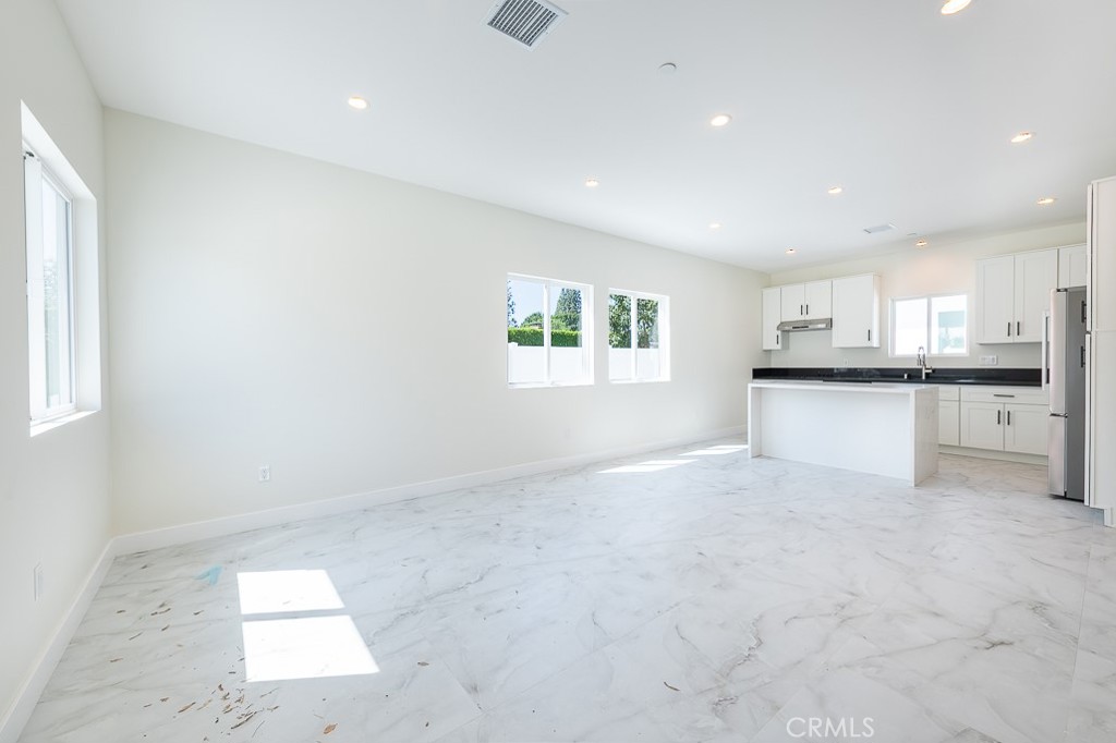 19453 Strathern Street Reseda, CA 91335 - Photo 10 of 28