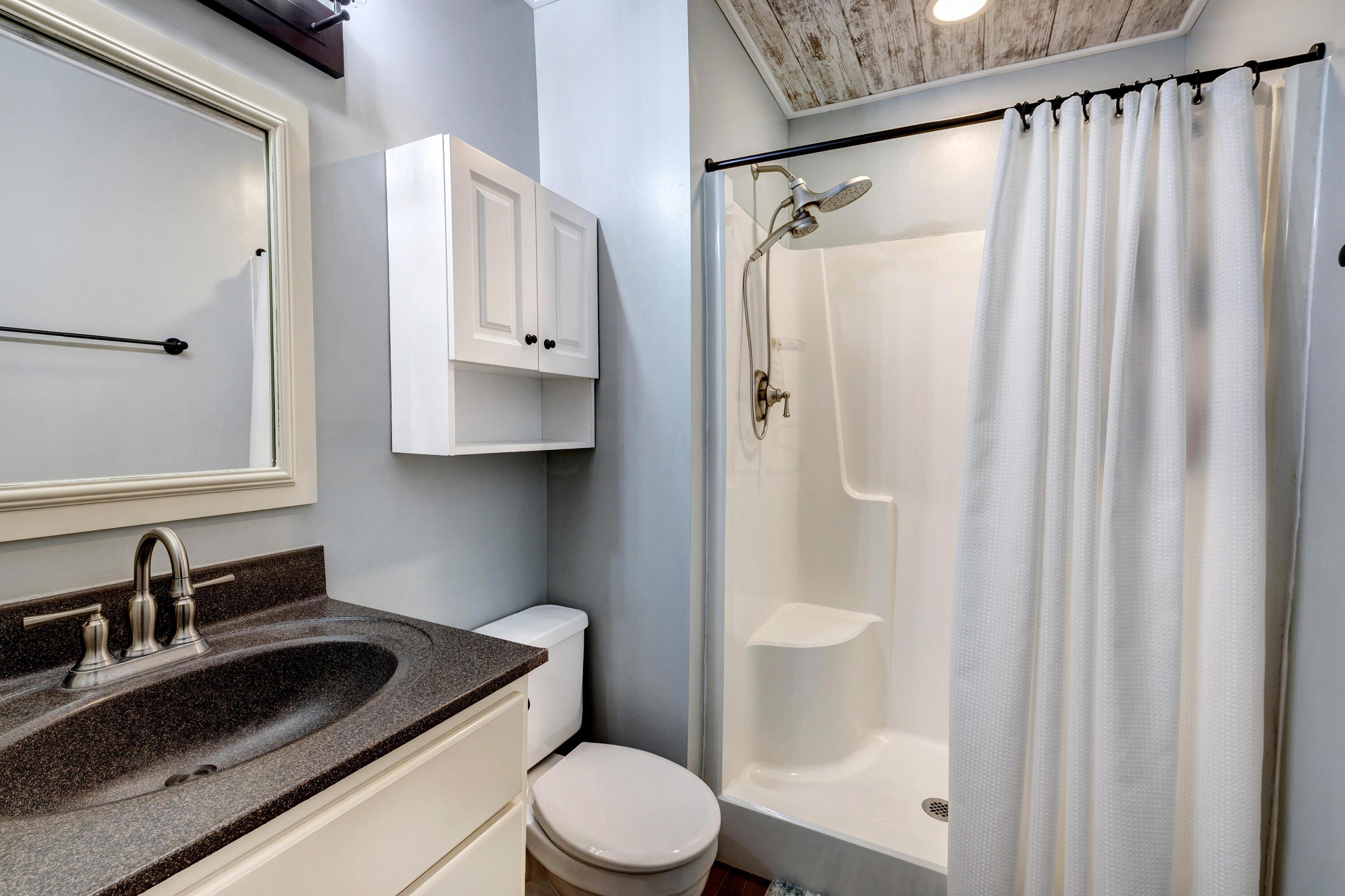 6186 Feder Road Columbus, OH 43228 - Photo 23 of 53 Owner's Ensuite