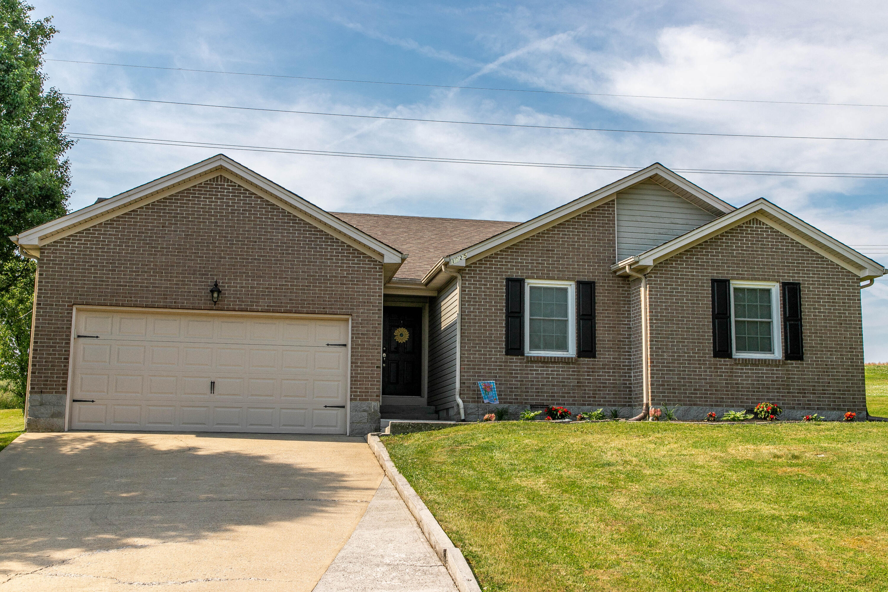 1025 Regency Road Danville, KY 40422 - Photo 2 of 35 1-2
