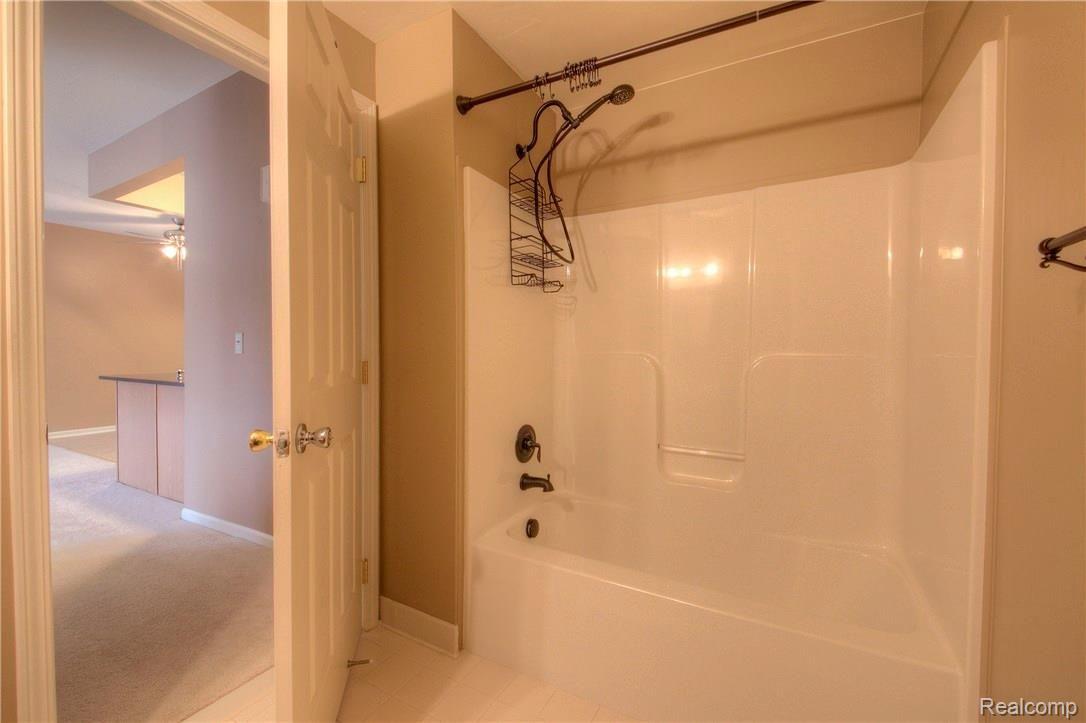 11720 Farmington Road, Unit 20 Livonia, MI 48150 - Photo 19 of 27 930A3407_8_9.jpg