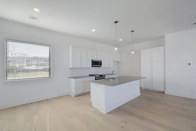 $2,750 | 2050 Lohmans Spur Road, Unit 402, Austin, TX 78734