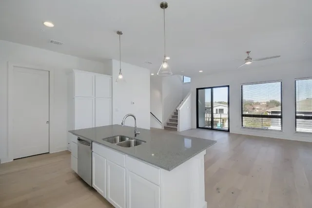 $2,750 | 2050 Lohmans Spur Road, Unit 402, Austin, TX 78734