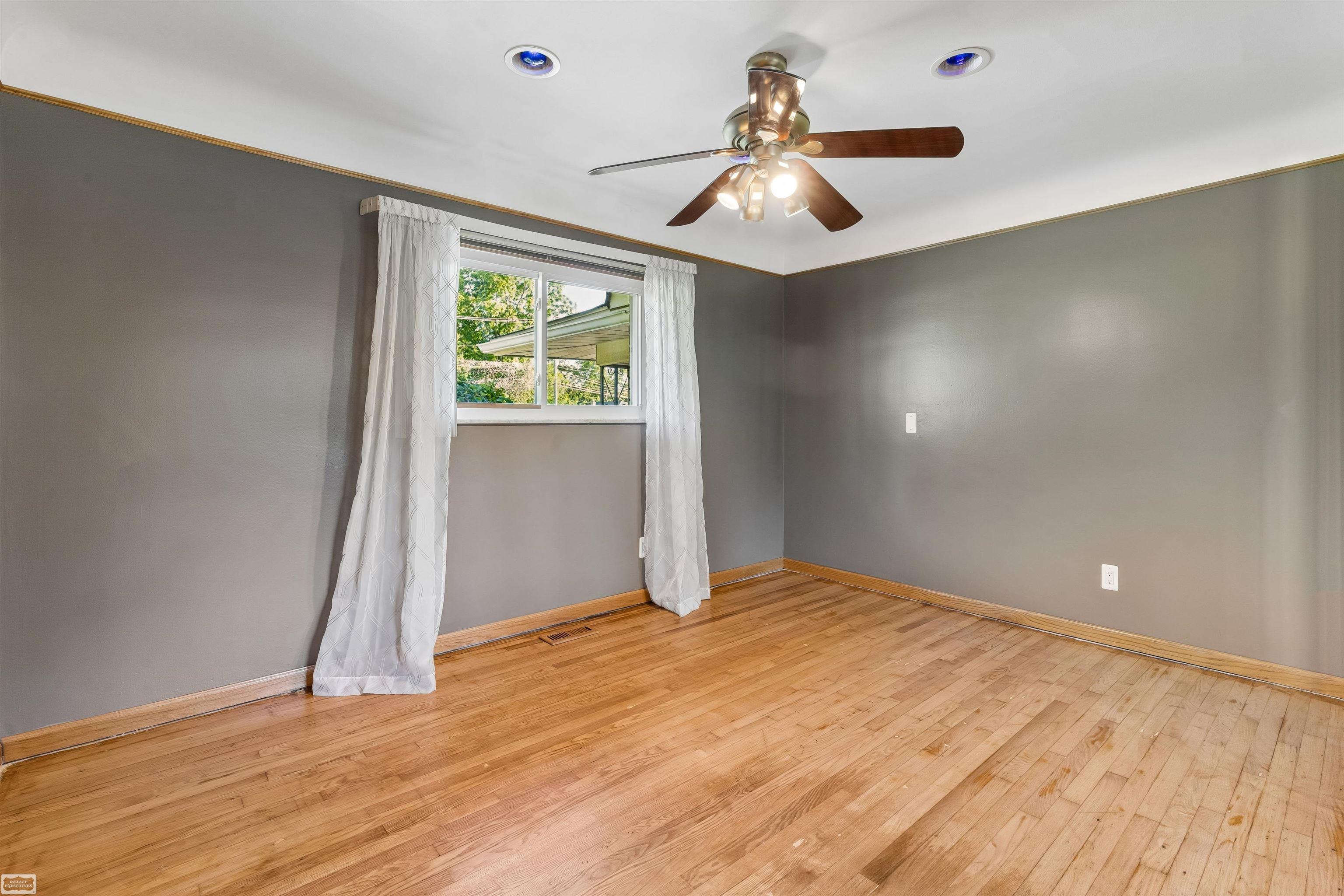 28697 South River Road Harrison Township, MI 48045 - Photo 25 of 41
