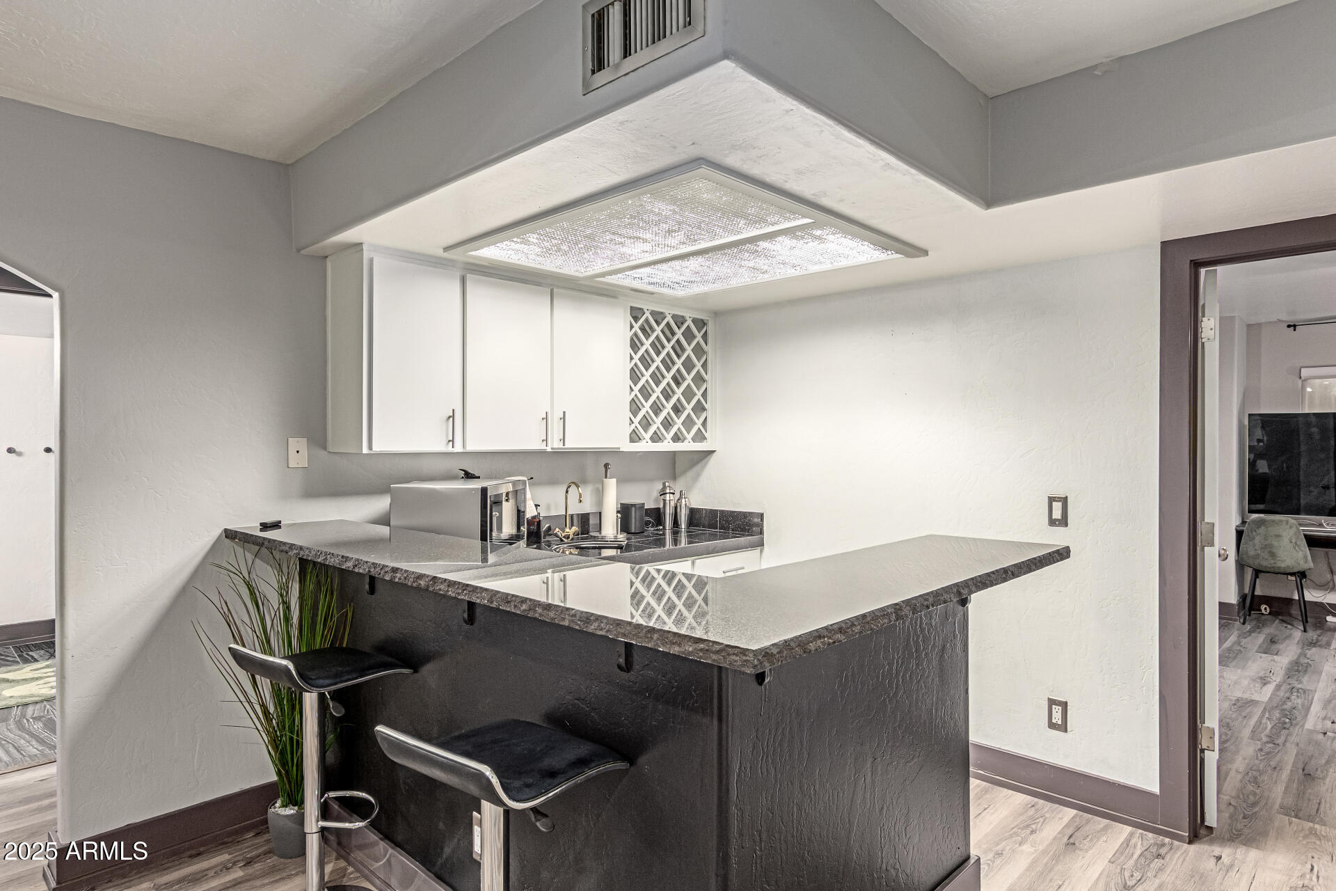 12528 North 78th Street Scottsdale, AZ 85260 - Photo 40 of 62 a kitchen with a table and chairs in it