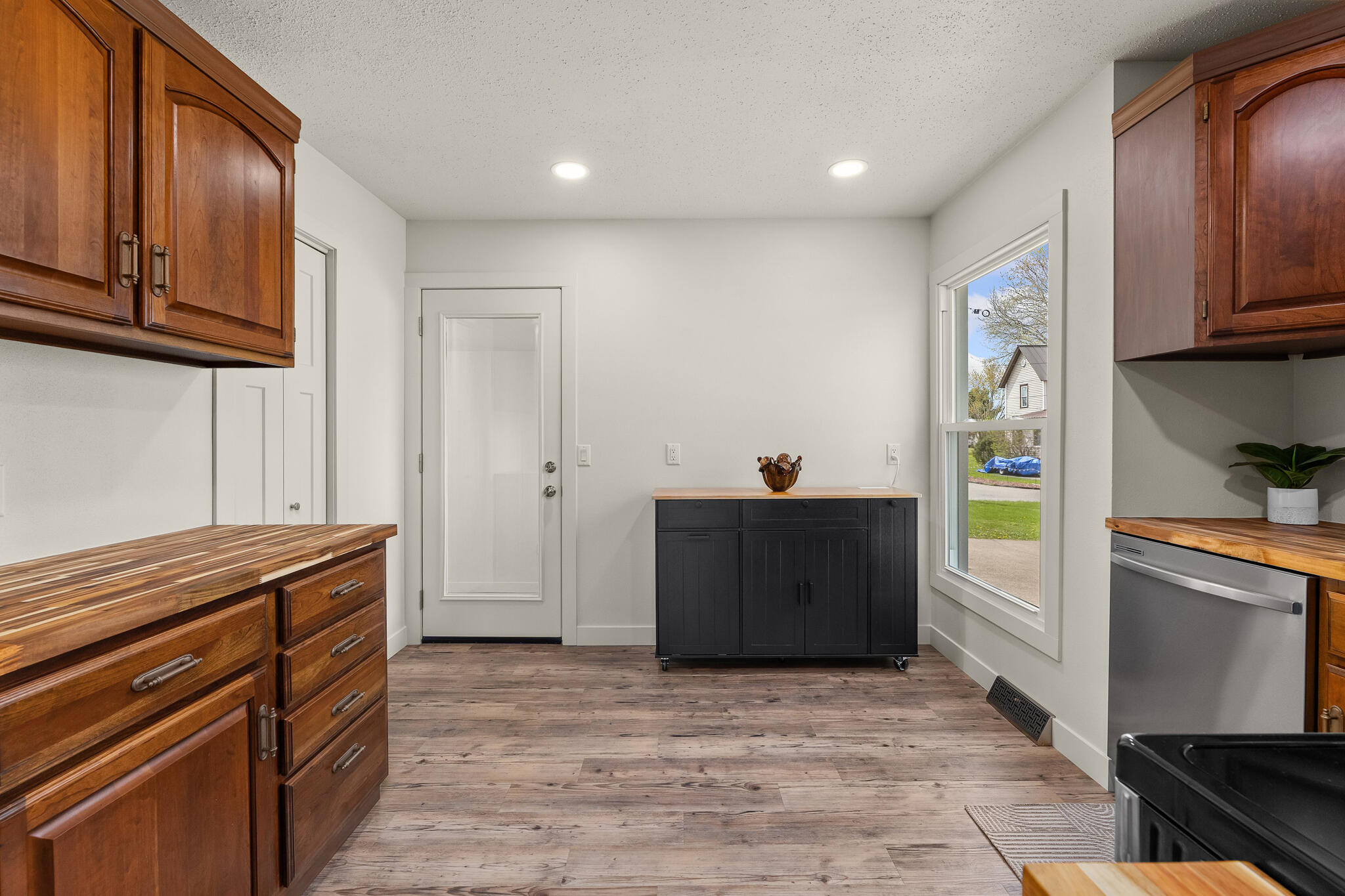 925 Mill Street Sparta, WI 54656 - Photo 14 of 46 15 KITCHEN