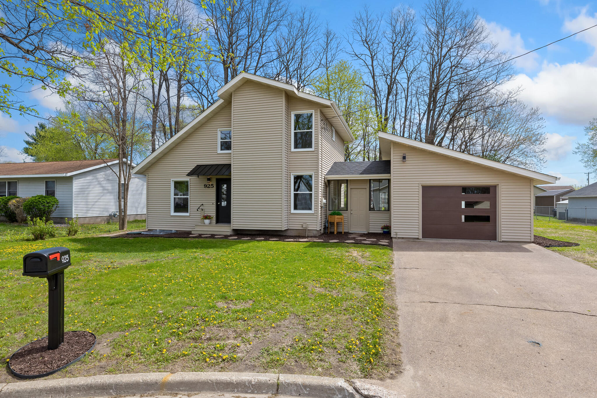 925 Mill Street Sparta, WI 54656 - Photo 2 of 46 2 FRONT