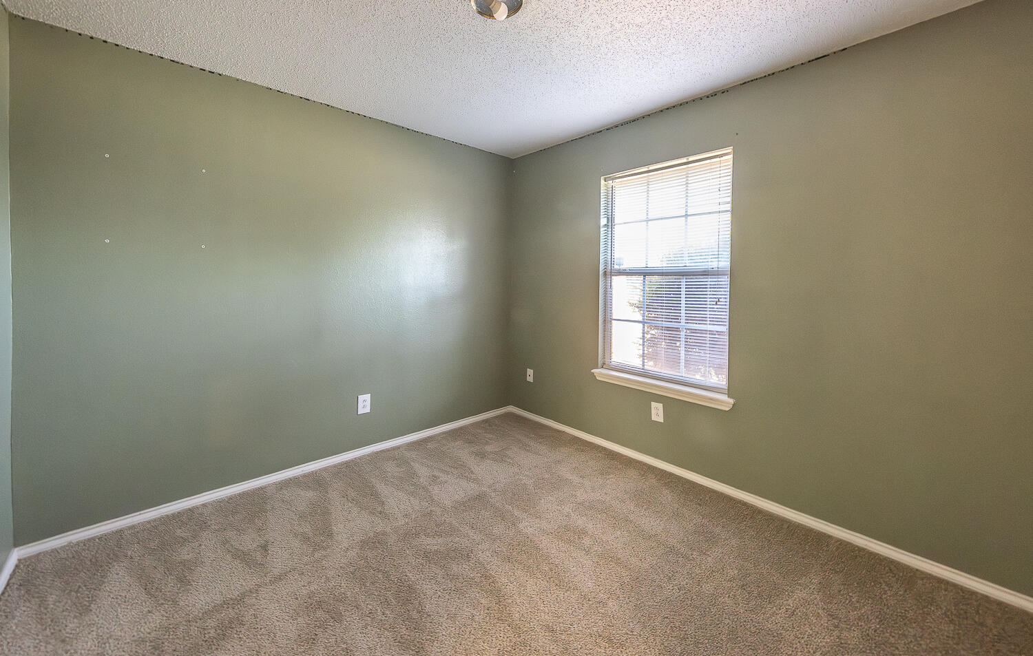 2923 85th Street Lubbock, TX 79423 - Photo 19 of 23 an empty room with windows