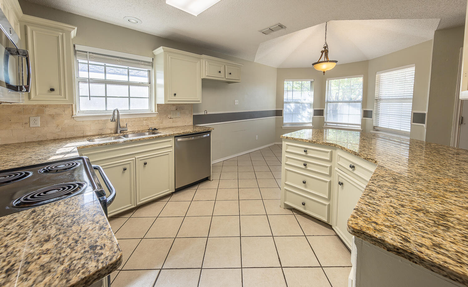 2923 85th Street Lubbock, TX 79423 - Photo 6 of 23 2L9A5958