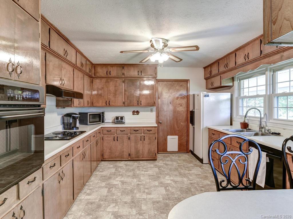 110 Christ School Road Arden, NC 28704 - Photo 8 of 45 Gallery Image 8