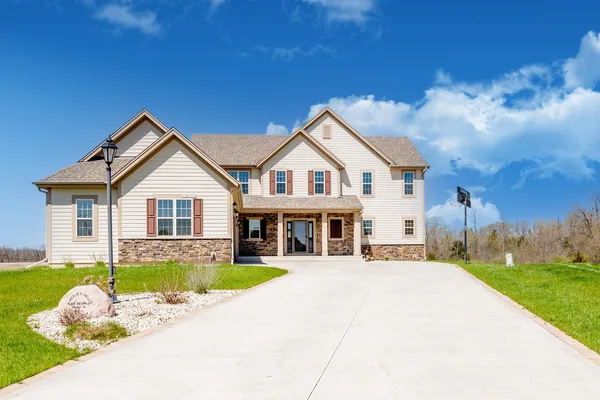 $849,900 | N88W18648 Duke Street, Menomonee Falls, WI 53051