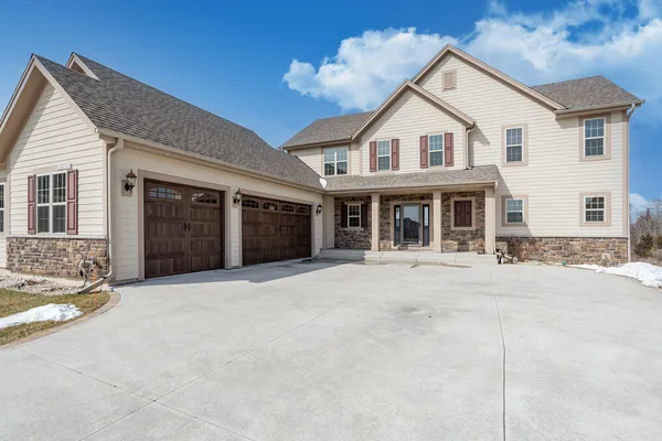 $849,900 | N88W18648 Duke Street, Menomonee Falls, WI 53051