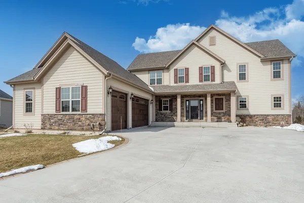 $849,900 | N88W18648 Duke Street, Menomonee Falls, WI 53051