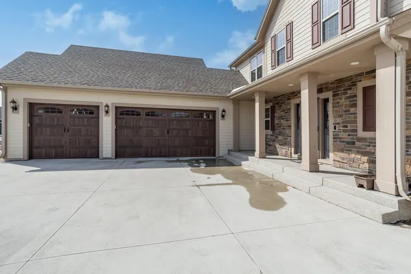 $849,900 | N88W18648 Duke Street, Menomonee Falls, WI 53051