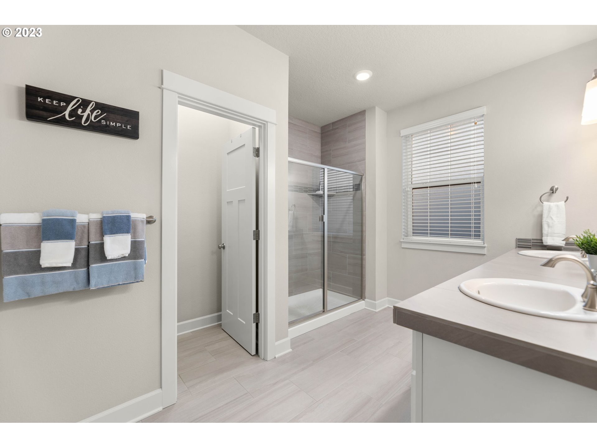 1851 South 47th Place Ridgefield, WA 98642 - Photo 21 of 31 a bathroom with a sink and a mirror