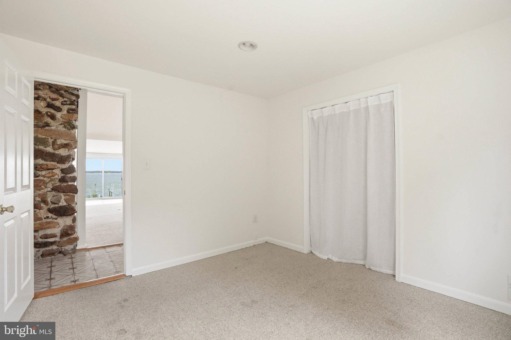 1100 River Bay Road Annapolis, MD 21409 - Photo 23 of 67 a view of an empty room with a window