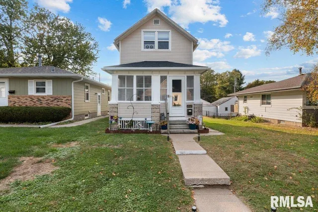 $90,000 | 2427 32nd Street, Moline, IL 61265
