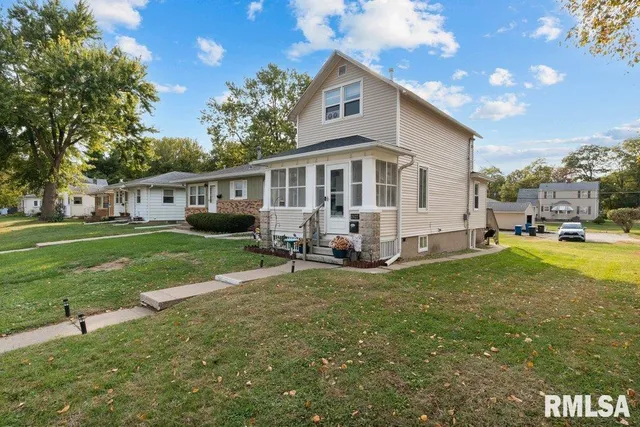 $90,000 | 2427 32nd Street, Moline, IL 61265