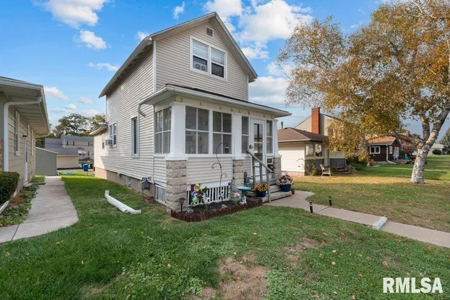 $90,000 | 2427 32nd Street, Moline, IL 61265