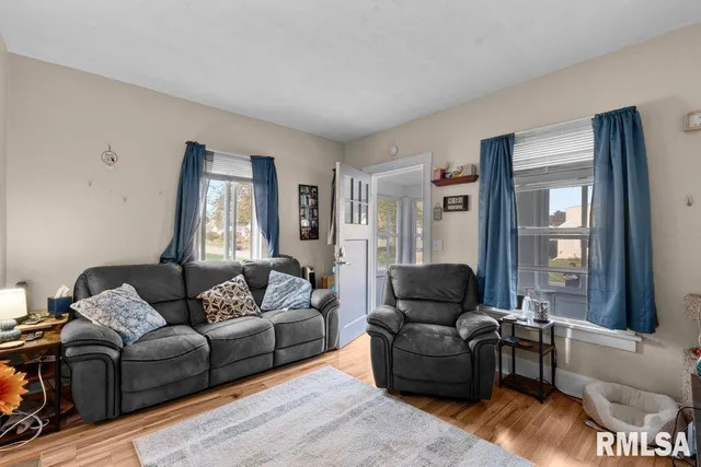 $90,000 | 2427 32nd Street, Moline, IL 61265