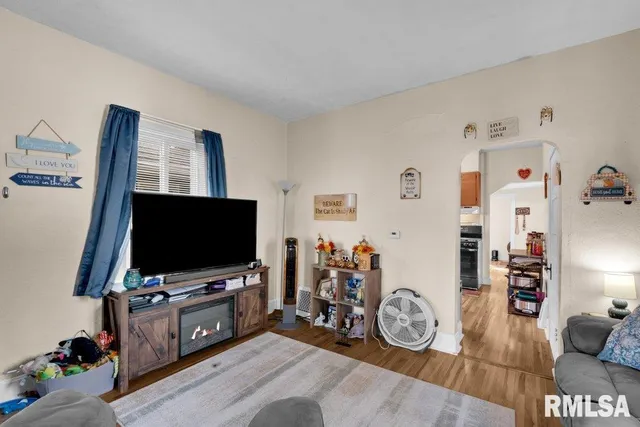 $90,000 | 2427 32nd Street, Moline, IL 61265