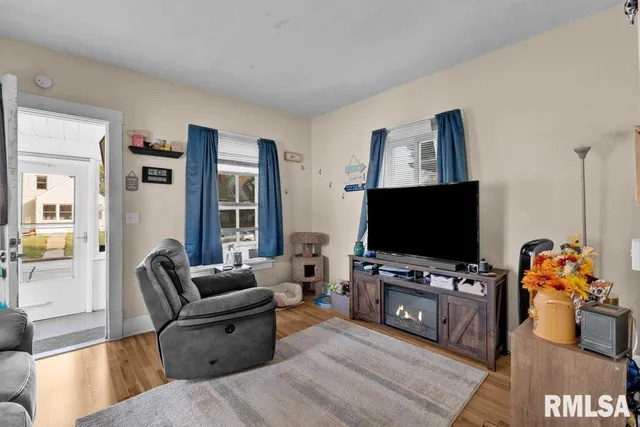 $90,000 | 2427 32nd Street, Moline, IL 61265