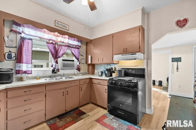 $90,000 | 2427 32nd Street, Moline, IL 61265