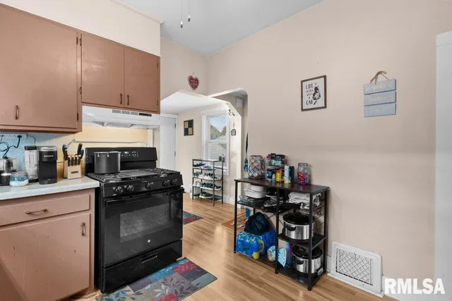 $90,000 | 2427 32nd Street, Moline, IL 61265