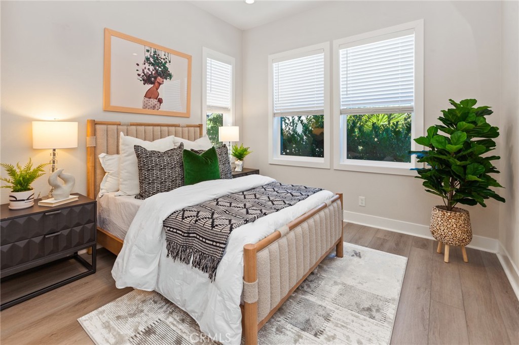 181 Mulberry Lake Forest, CA 92630 - Photo 4 of 46 a bedroom with a large bed and a potted plant