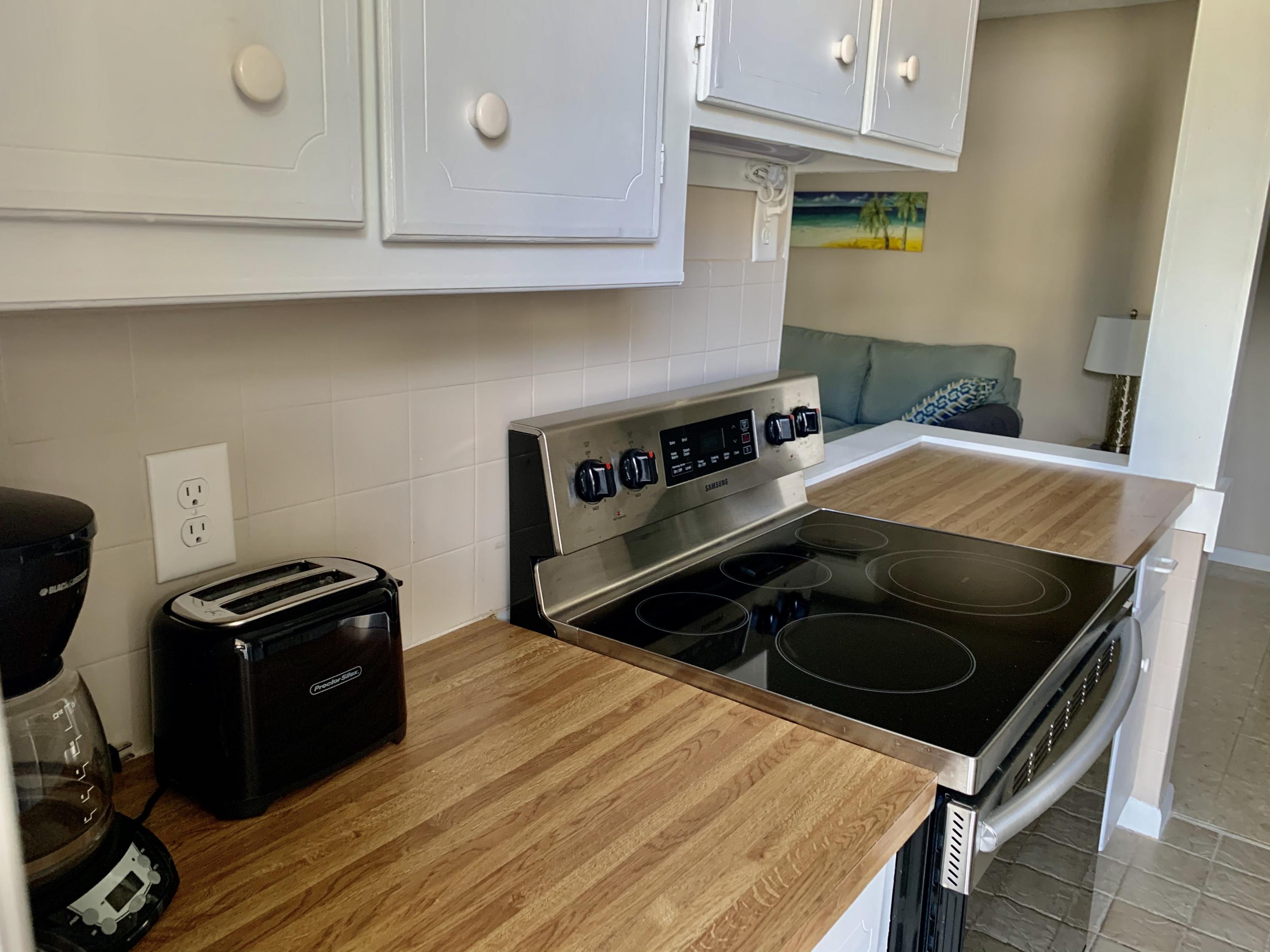 3600 North Ocean Drive, Unit 110 Riviera Beach, FL 33404 - Photo 17 of 51 Kitchen