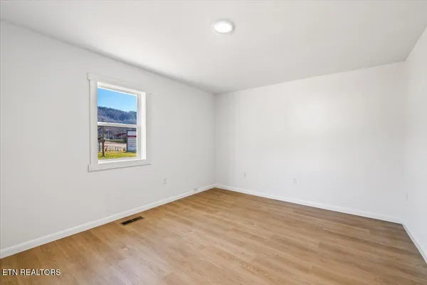 $265,000 | 1171 5th Street, Jellico, TN 37762