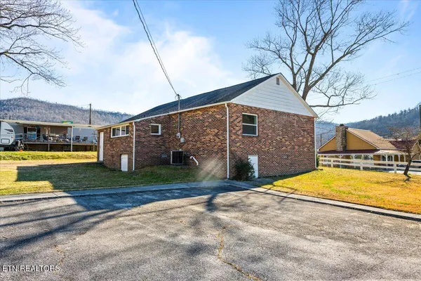 $265,000 | 1171 5th Street, Jellico, TN 37762