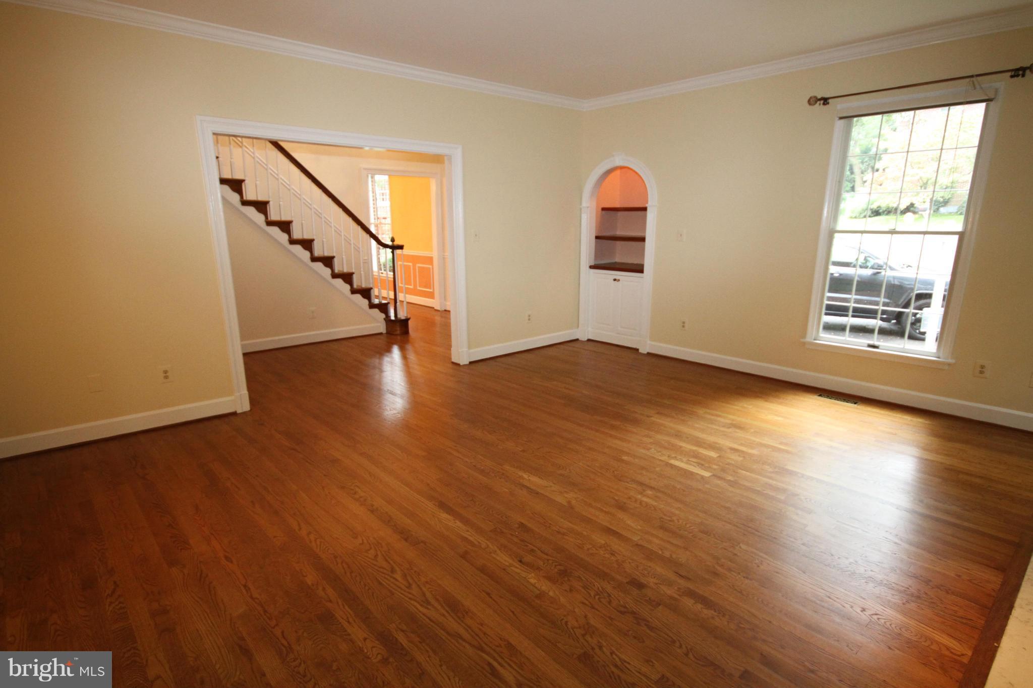 1240 Colonial Road McLean, VA 22101 - Photo 14 of 29 Living Room