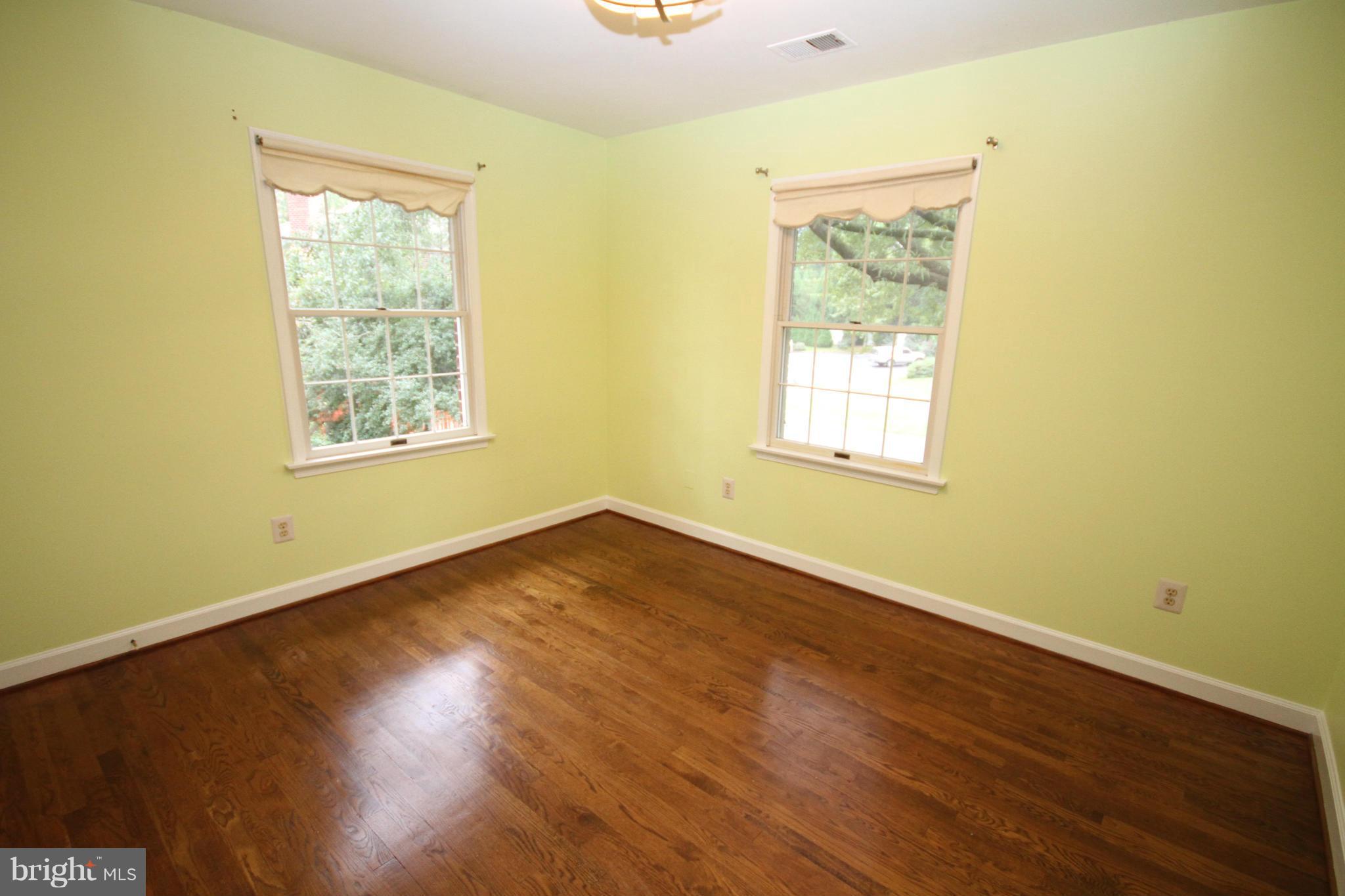 1240 Colonial Road McLean, VA 22101 - Photo 22 of 29 Bedroom