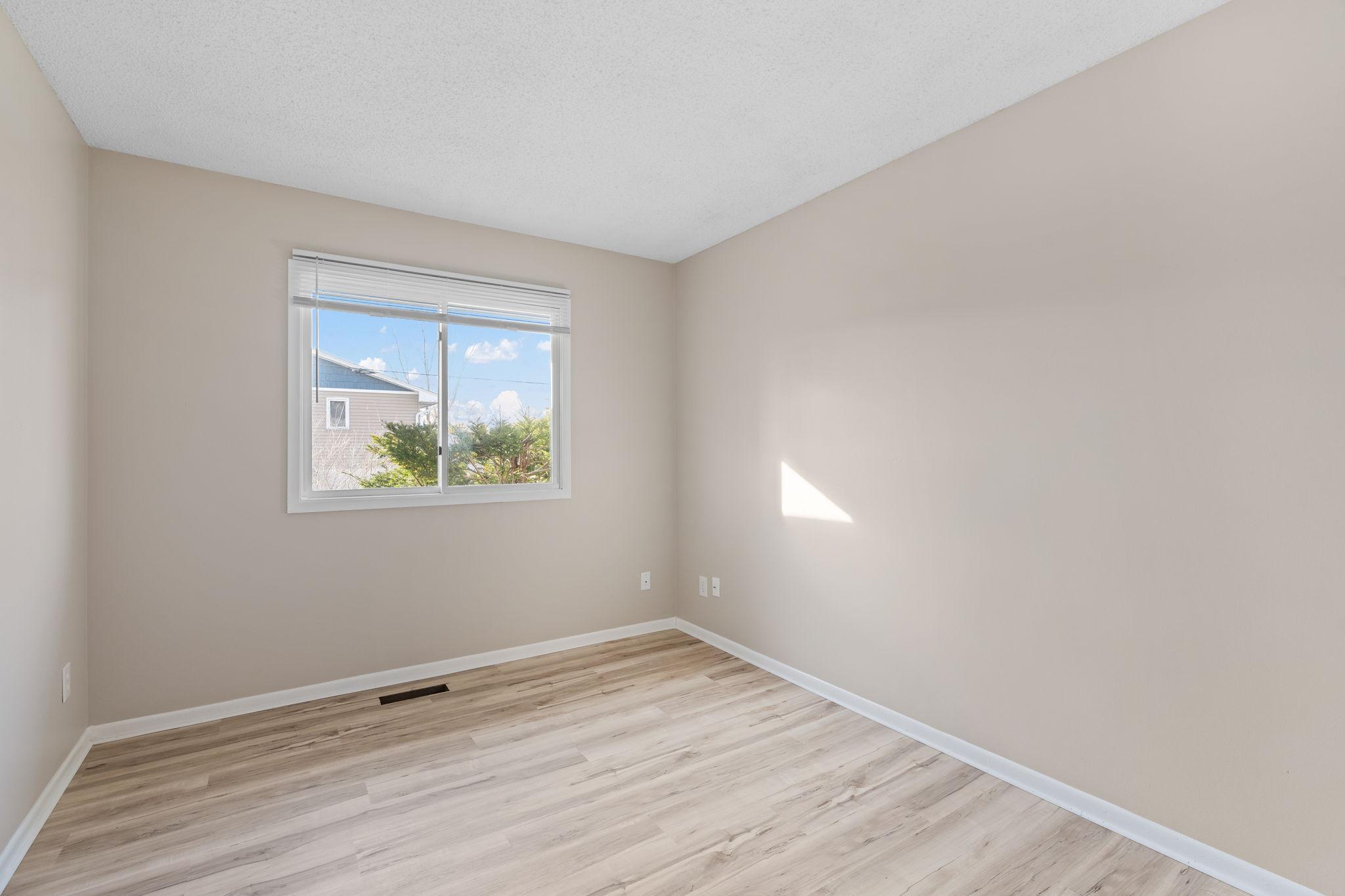 2298 Clark Street Eagan, MN 55122 - Photo 20 of 34