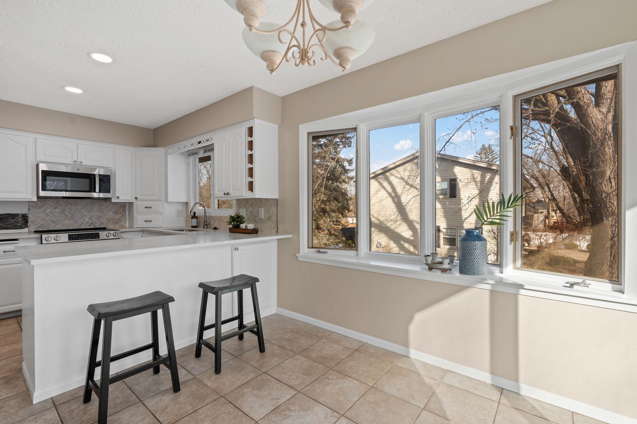 2298 Clark Street Eagan, MN 55122 - Photo 7 of 34