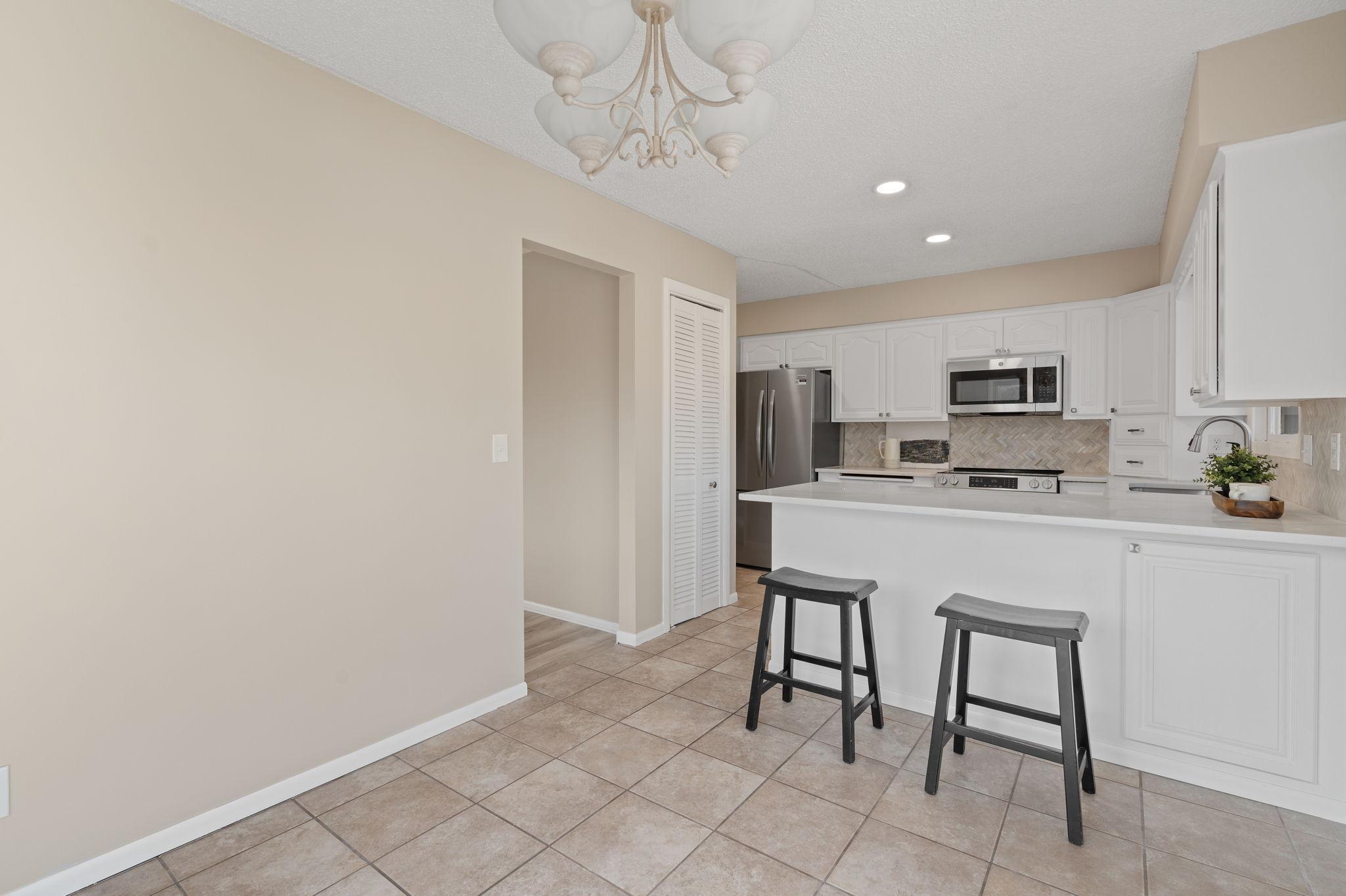 2298 Clark Street Eagan, MN 55122 - Photo 8 of 34