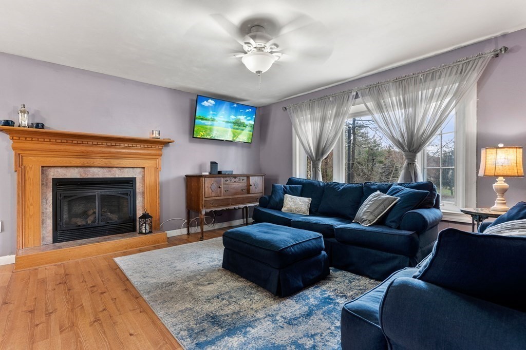 29 Forest Road Salisbury, MA 01952 - Photo 2 of 37