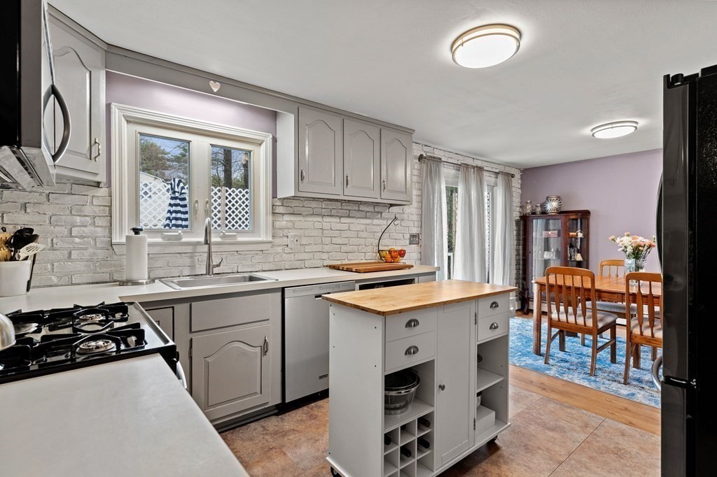 29 Forest Road Salisbury, MA 01952 - Photo 10 of 37