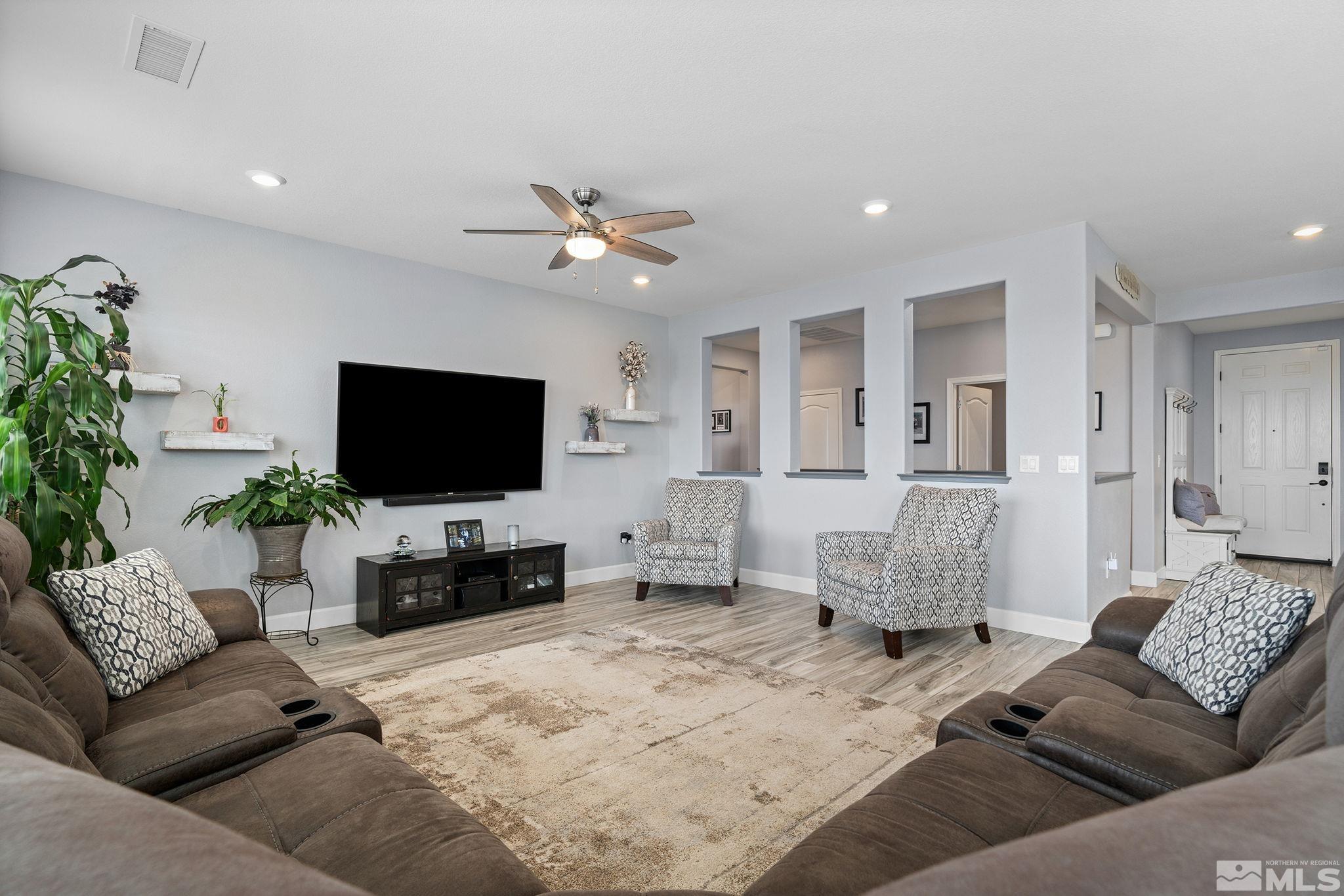 2811 McCauley Ranch Boulevard Reno, NV 89521 - Photo 10 of 40 a living room with furniture and a flat screen tv
