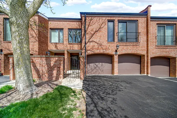 $624,900 | 19-w278 Governors Trail, Oak Brook, IL 60523