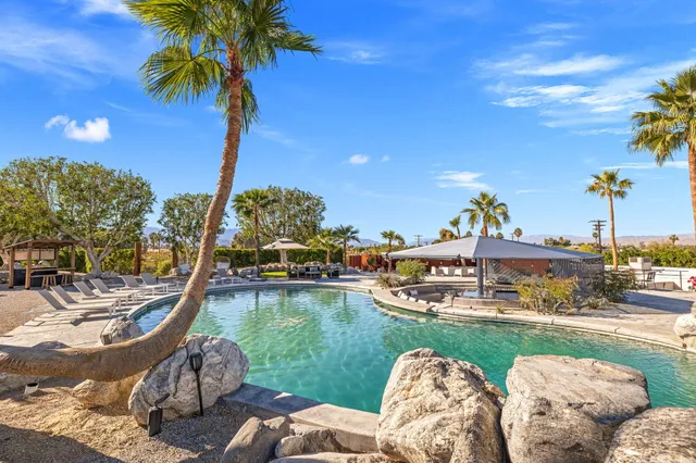 a view of a tennis court