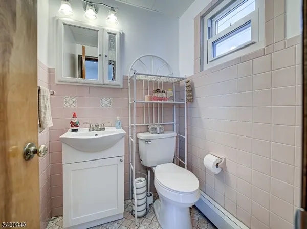 $479,999 | 32 Montgomery Street, Bloomfield, NJ 07003