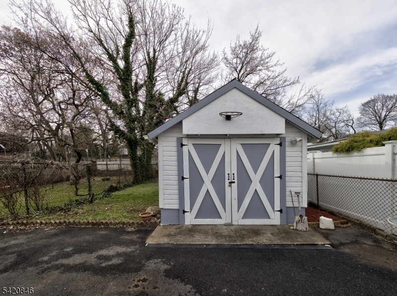 32 Montgomery Street Bloomfield, NJ 07003 - Photo 7 of 41