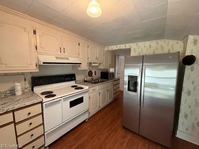 $1,300 | 713 Montgomery Street, Reidsville, NC 27320