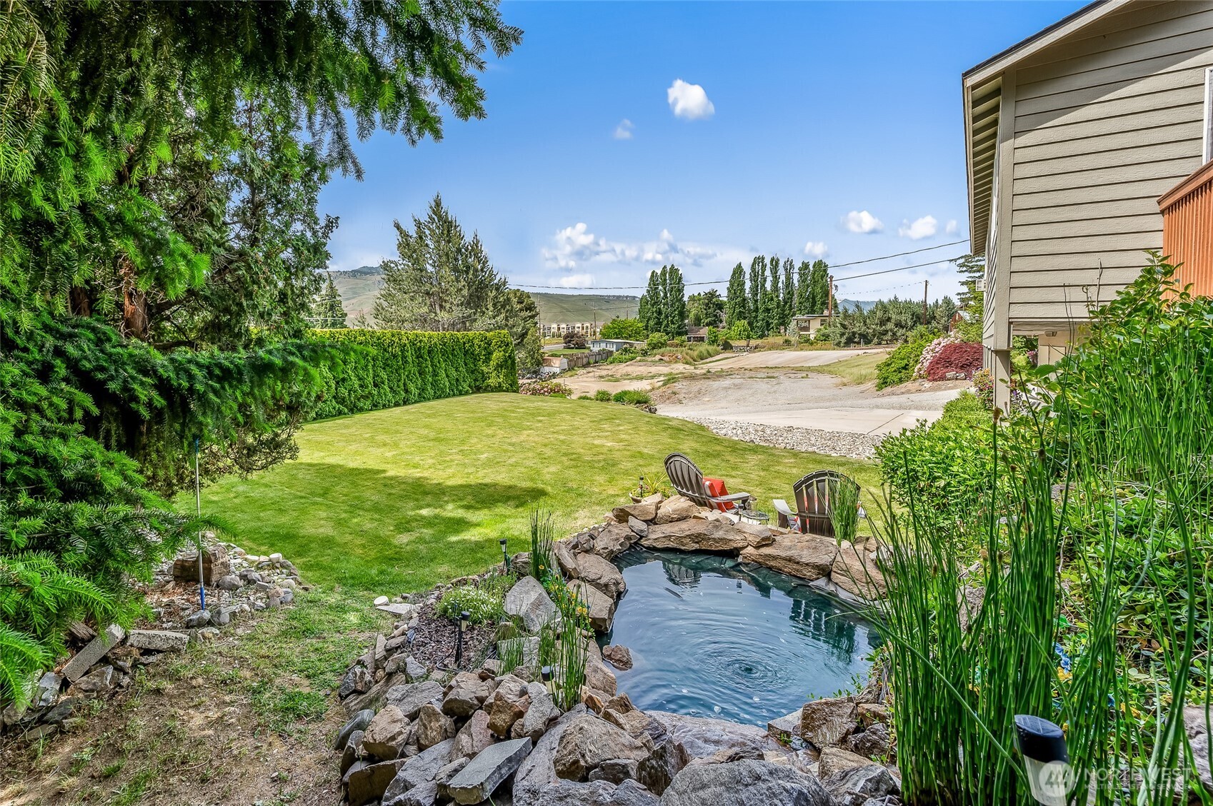 316 Easy Street Wenatchee, WA 98801 - Photo 18 of 39 a view of a backyard