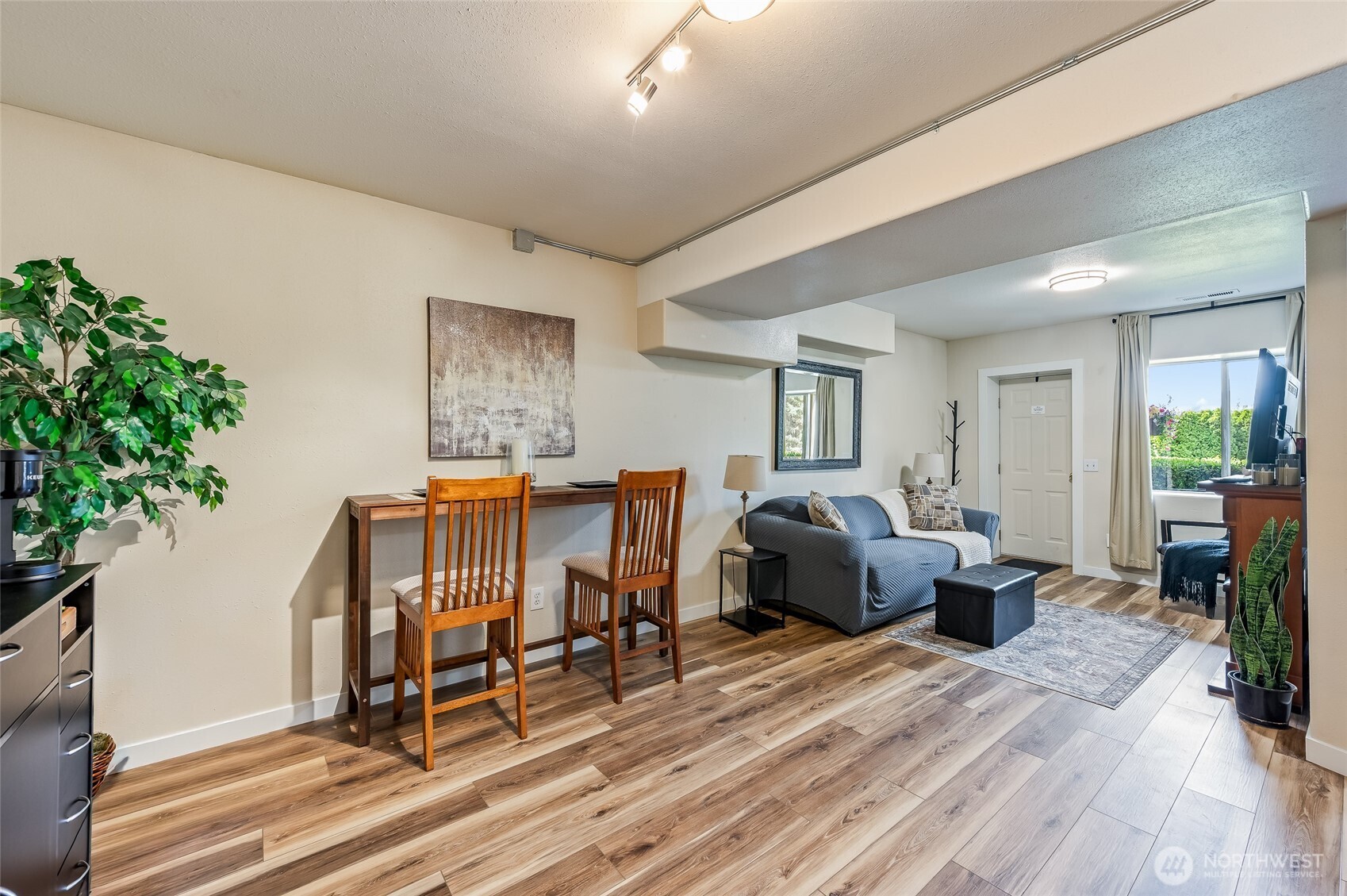 316 Easy Street Wenatchee, WA 98801 - Photo 25 of 39 a living room with furniture and a potted plant