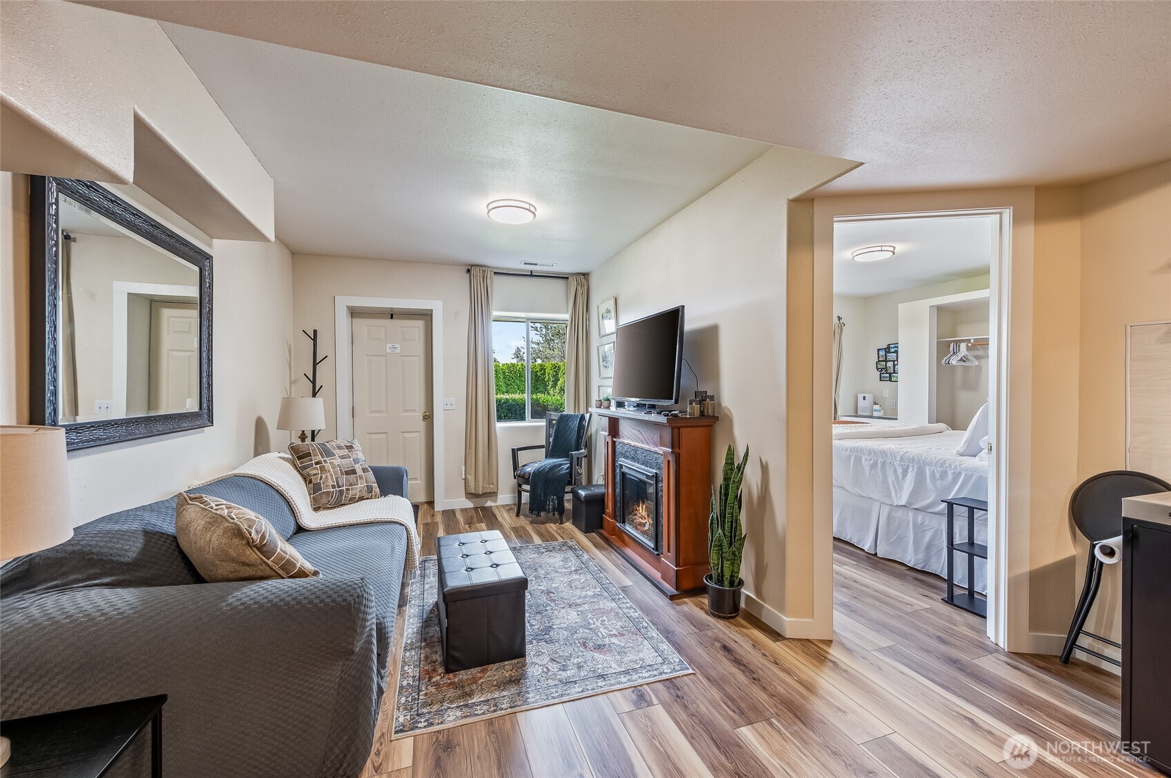 316 Easy Street Wenatchee, WA 98801 - Photo 26 of 39 a living room with furniture and a flat screen tv